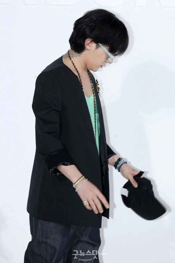权志龙也开始发胖了故意上脚nike隐藏小雏菊联名