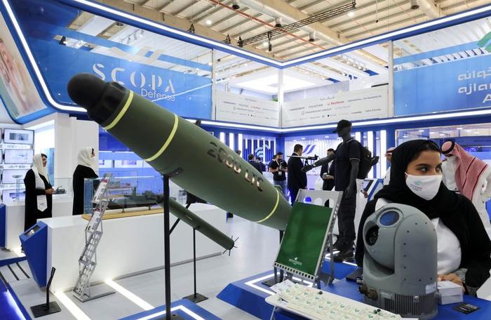 沙特Scope Defense公司在利雅得的防务展上展示产品/路透社