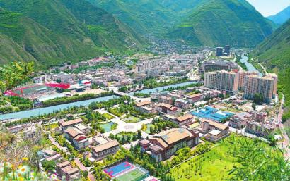 九寨沟县城全景。