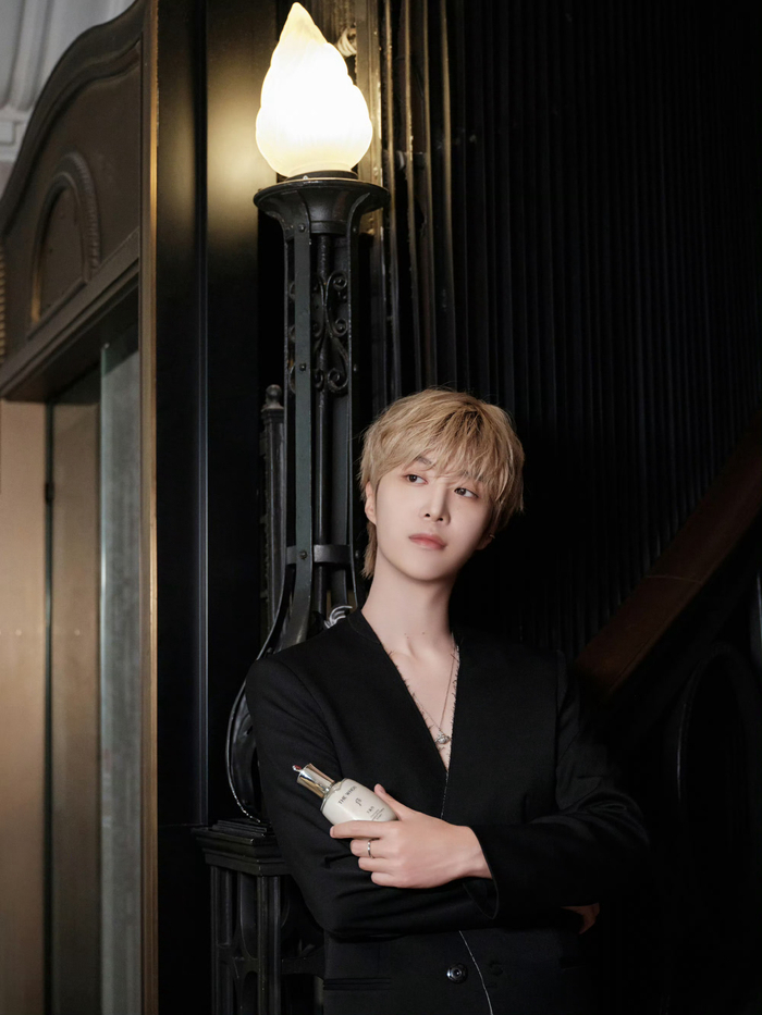 范丞丞黄毛配黑西装真的绝了,雅痞风十足哇,帅到我心坎里啦|范丞丞