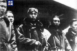 △佟彦博（左三）是东北大学工学院机械系学生