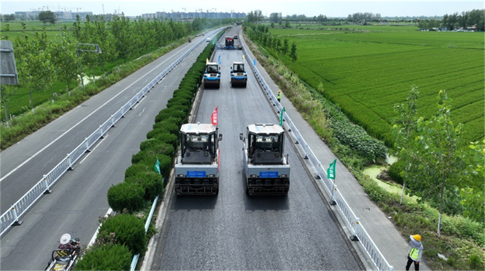 无人驾驶智能修路宿迁首次开展无人集群公路养护施工