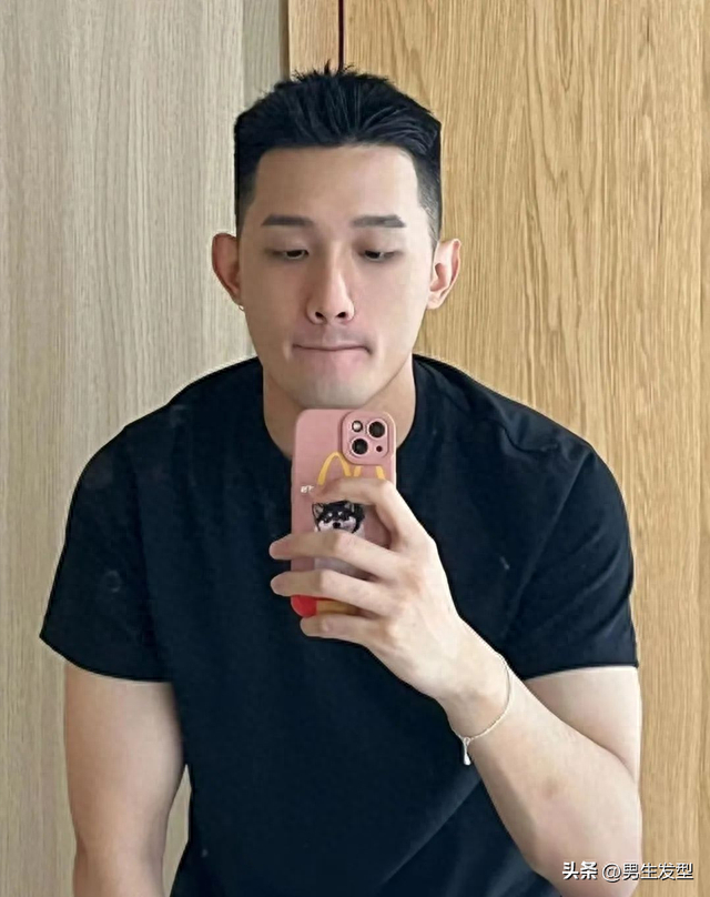 初秋男生适合剪这3款短发,轻熟不油腻,尽显帅气范|短发|发型_新浪新闻