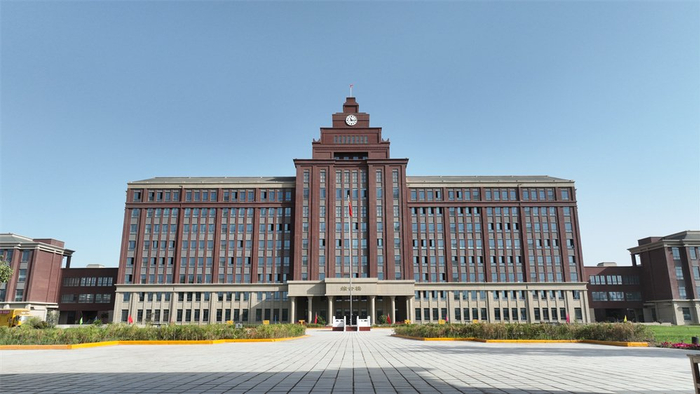 上海教育援疆高起点再出发喀什理工职业技术学院揭牌