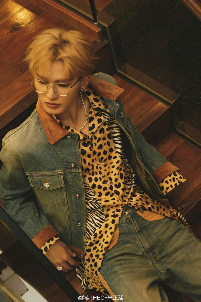 丨@theo-朱正廷 的多巴胺造型来啦!|朱正廷_新浪新闻