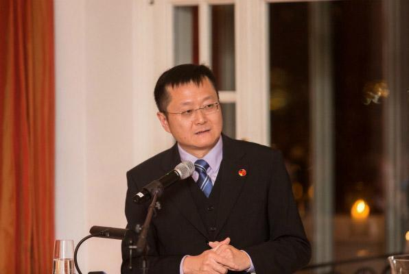 杜大使还介绍说,希奇莱马总统此行各站详细了解中国改革开放,新时代等