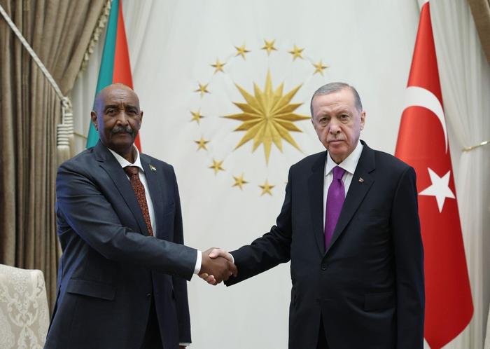 △当地时间9月13日，苏丹武装部队总司令布尔汉与土耳其总统埃尔多安举行会谈