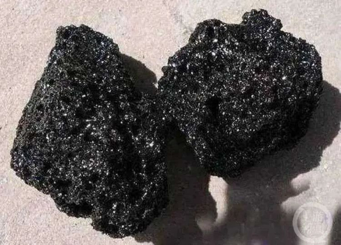 ▲血余炭的成品。  图片来源/网络