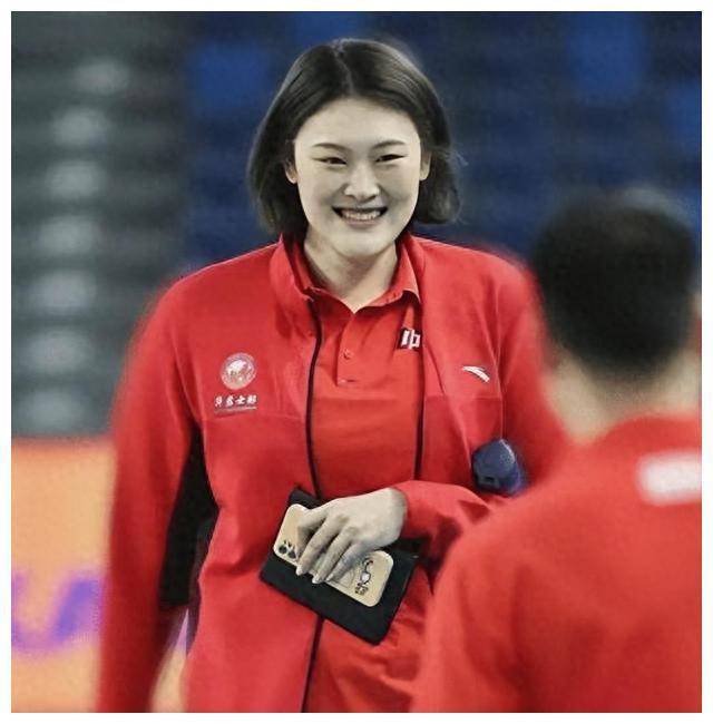 女排欠薪丑闻曝光,国手恐被除名,王一梅或涉案,郎平失望|辽宁队