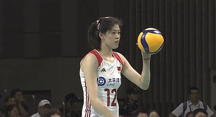 中国女排传来振奋喜讯人民日报央视祝贺球迷盛赞12号太强了