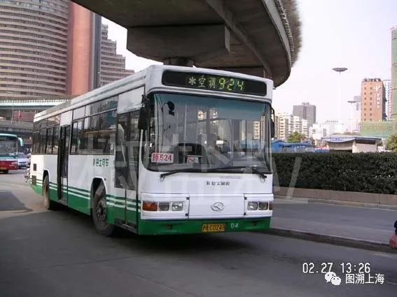 924路XMQ6110C型客车，上海体育馆@漕溪路（魏家钧 摄）