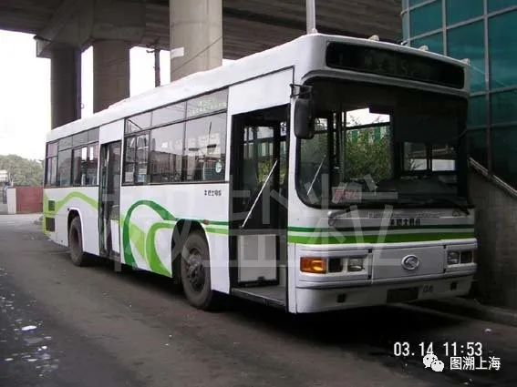 924路XMQ6110C型客车，上海体育馆@漕溪路（魏家钧 摄）