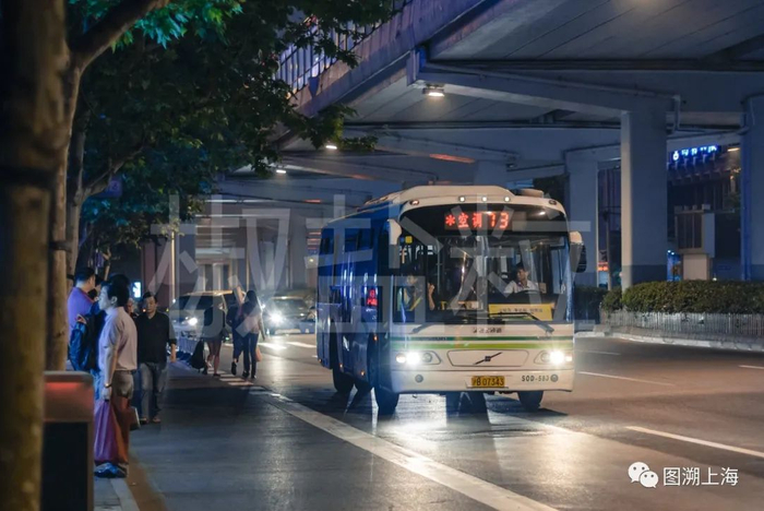 73路SWB6100V2（S0D）型客车，中山西路（贺佳伟 摄）