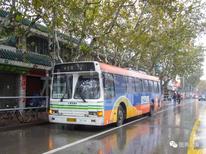 73路CFC6110GD（FC）型客车，龙华（贺佳伟 摄）