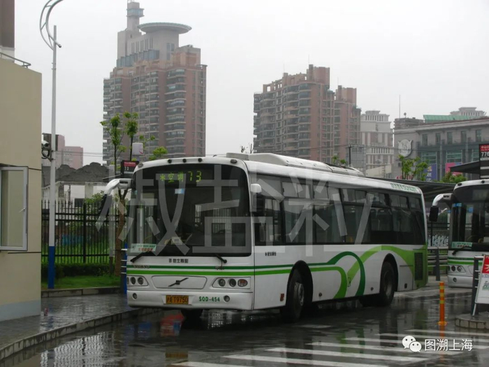 73路SWB6100V2（S0D）型客车，中山公园地铁站@凯旋路（魏家钧 摄）