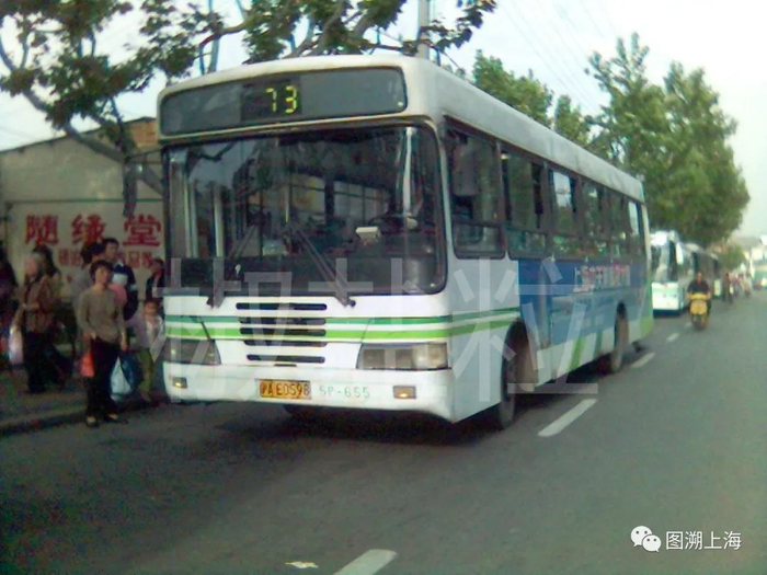 73路SK6105P-1型客车，龙华（魏家钧 摄）