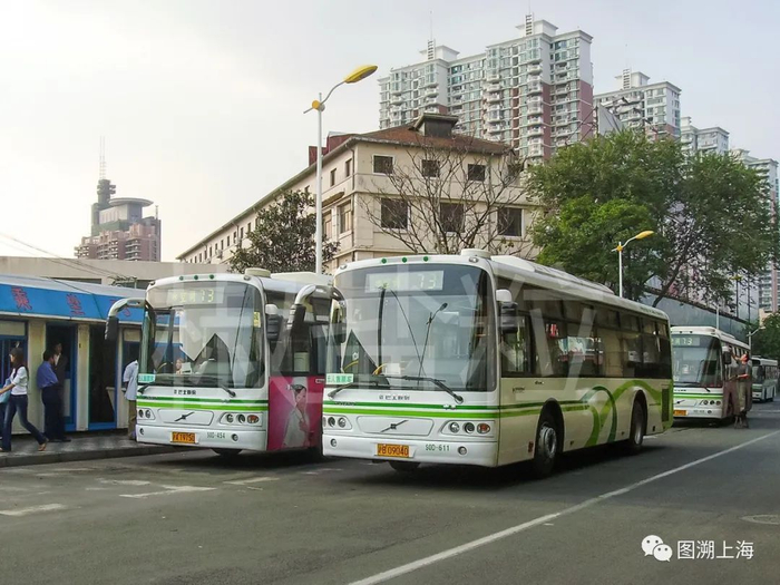 73路SWB6100V2（S0D）型客车，中山公园地铁站@凯旋路（贺佳伟 摄）