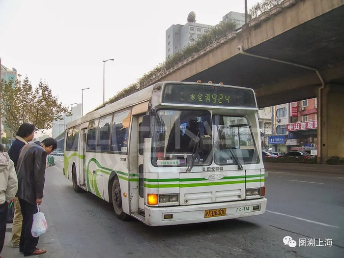 924路CFC6110GD（FC）型客车，中山西路（贺佳伟 摄）
