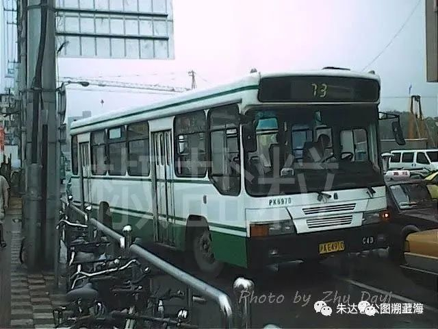 73路PK6970型客车，长宁路（朱达艺 摄）