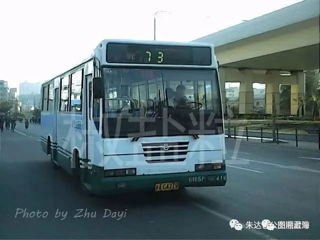 73路SK6105P型客车，凯旋路（朱达艺 摄）