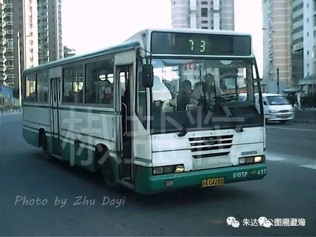 73路SK6105P型客车，龙华西路（朱达艺 摄）