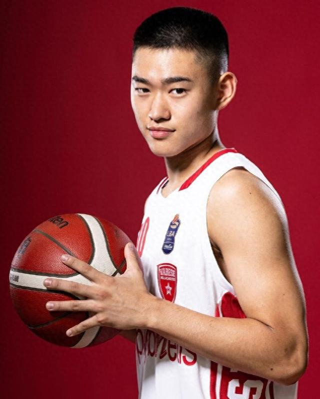 未来可期!留洋小将赵维伦晒新赛季定妆照📸️|新赛季_新浪新闻