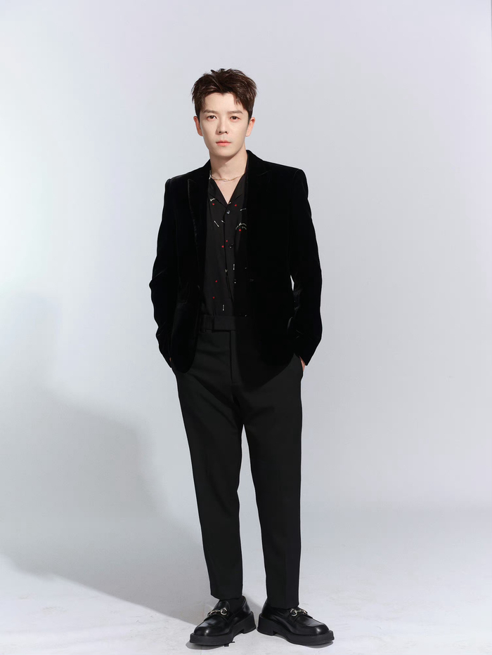 祝福王栎鑫生日快乐,期待更好的舞台,带来全新作品|王栎鑫_新浪新闻