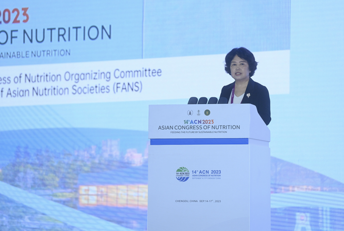 中国营养学会理事长杨月欣致辞