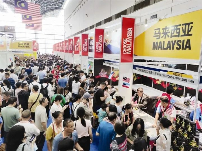 东盟国家商品展区人气旺。记者 梁枫 摄