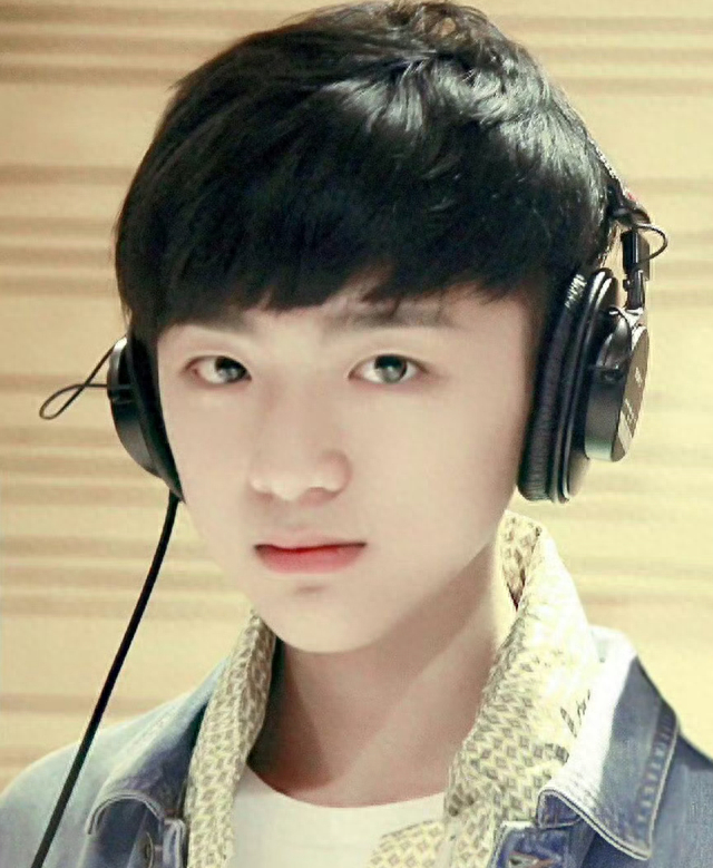 刚过法定两天就领证,曾是tfboys第四人|tfboys|刘志宏|结婚_新浪新闻