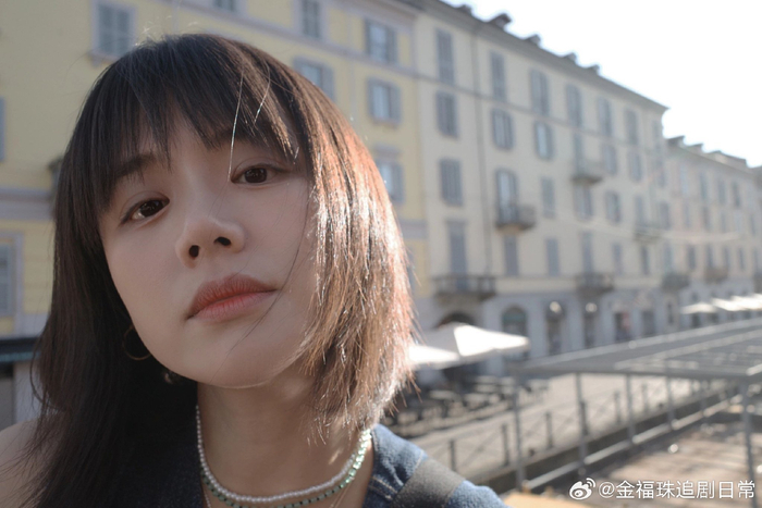 马思纯米兰最新街拍!马老师状态回来了,惊艳众人!