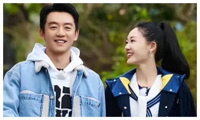 郑恺亲吻苗苗滑伞,撒糖画面超甜蜜,妻子被嘲心机重|妻子的浪漫旅行