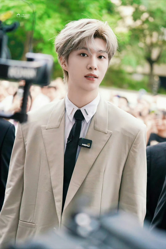 范丞丞晒最后的金发库存 金发能不能半永久|范丞丞_新浪新闻