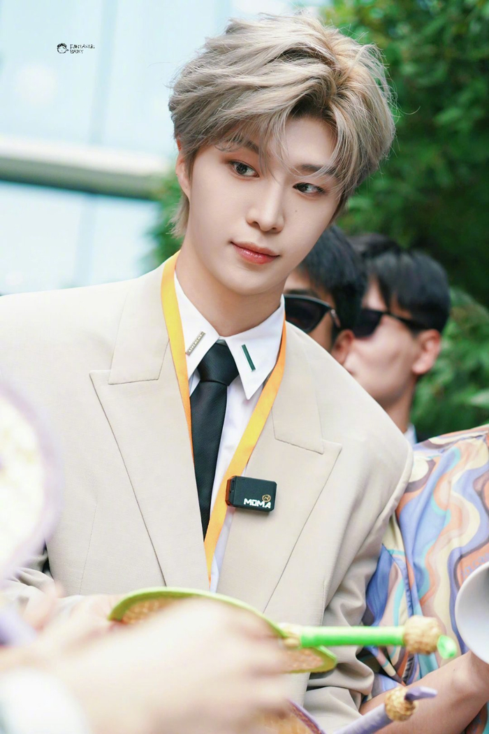 范丞丞晒最后的金发库存 金发能不能半永久|范丞丞_新浪新闻