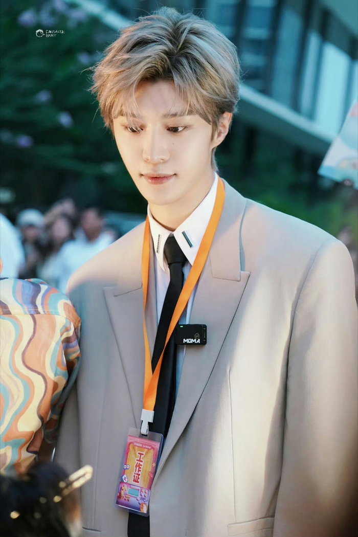 范丞丞晒最后的金发库存 金发能不能半永久|范丞丞_新浪新闻