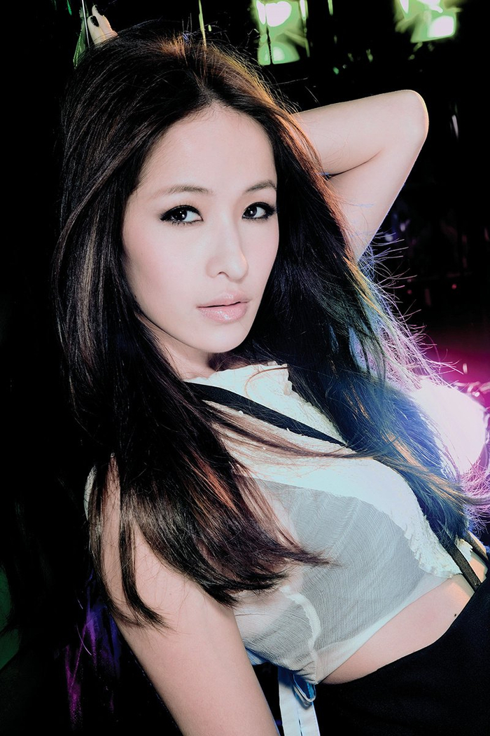 和混血帅哥看演唱会啥情况萧亚轩否认新恋情道出男方真实身份