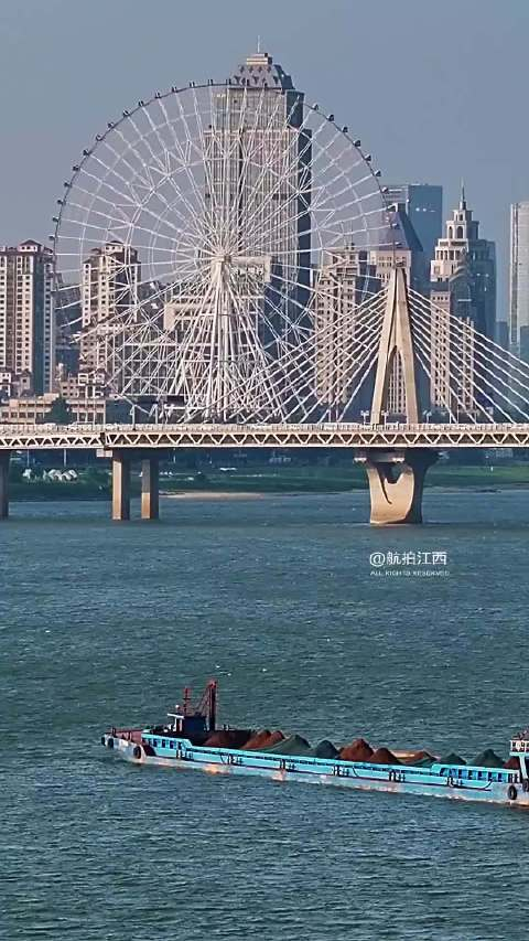 来南昌一定要走一趟朝阳大桥 感受一下赣江的宽广与豪迈