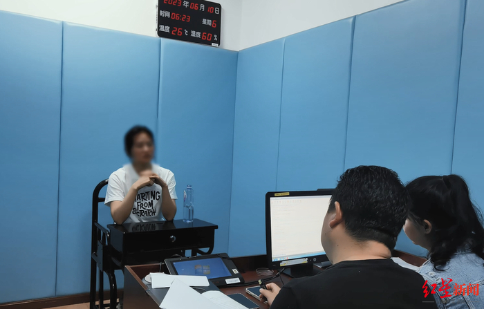 ▲犯罪嫌疑人接受警方调查