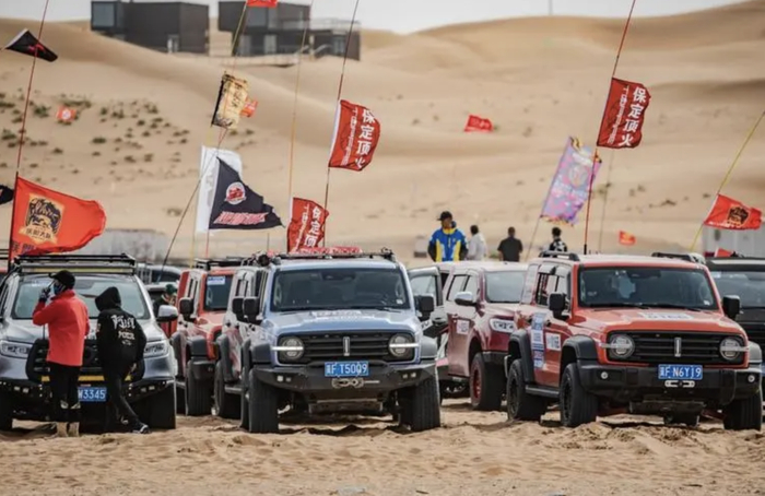 自驾越野是典型的释放男性激情的消费方式