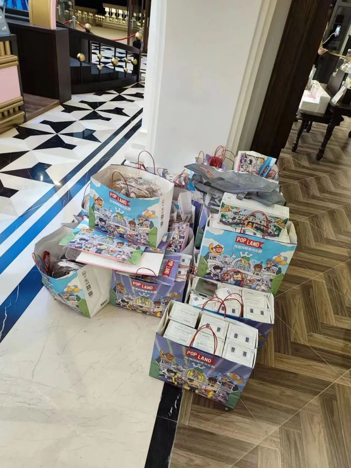 泡泡玛特城市乐园商店内，受访者供图