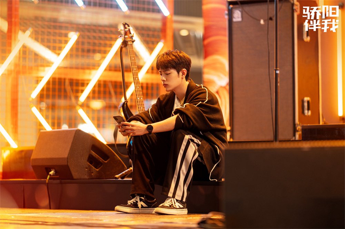 《骄阳伴我》剧照