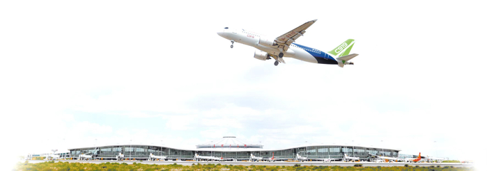 鄂尔多斯机场集团依托自治区和中国商飞“引进一架飞机、发展和带动一个产业”的战略构想，全力推进“四个中心”航空产业项目。 