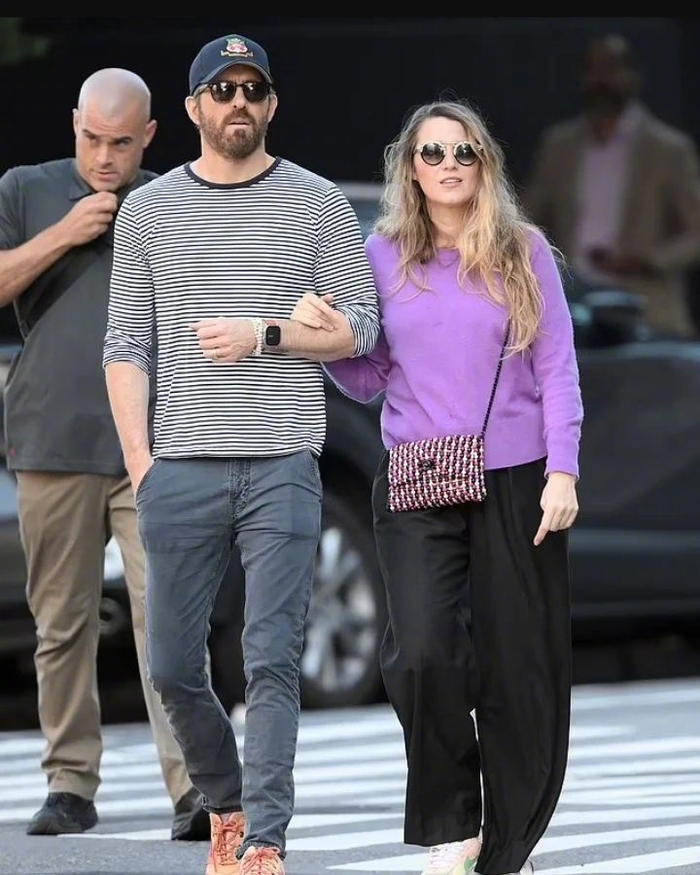 恩爱夫妻瑞安·雷诺兹和爱妻blake lively 在纽约街头漫步的街拍