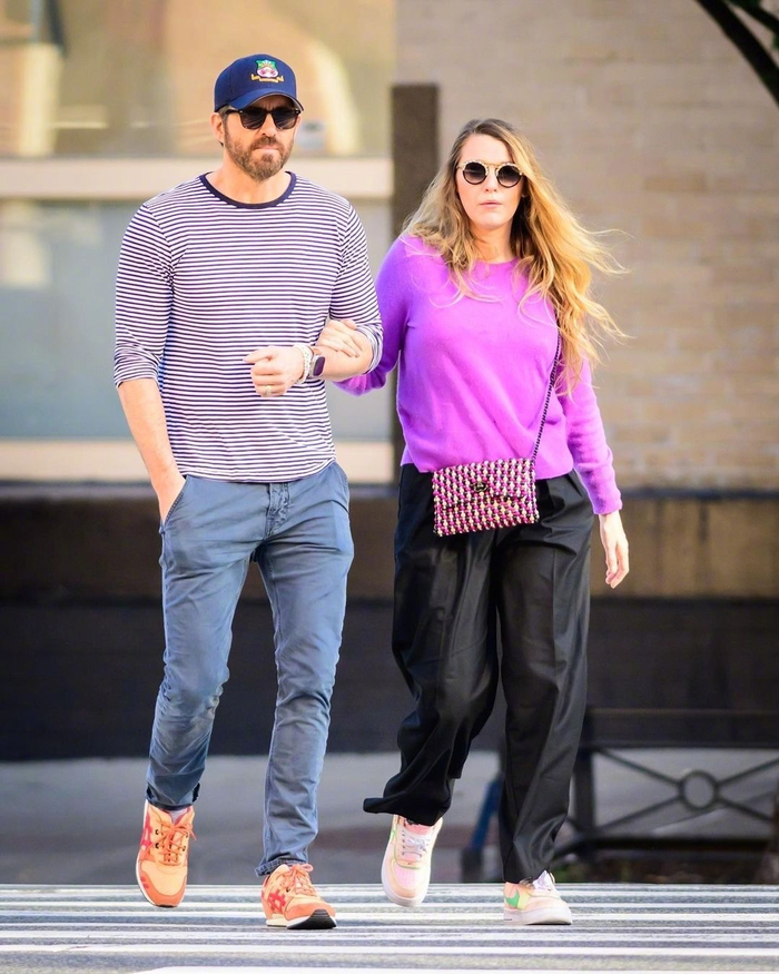 恩爱夫妻瑞安·雷诺兹和爱妻blake lively 在纽约街头漫步的街拍