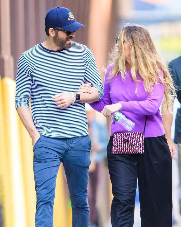 恩爱夫妻瑞安·雷诺兹和爱妻blake lively 在纽约街头漫步的街拍