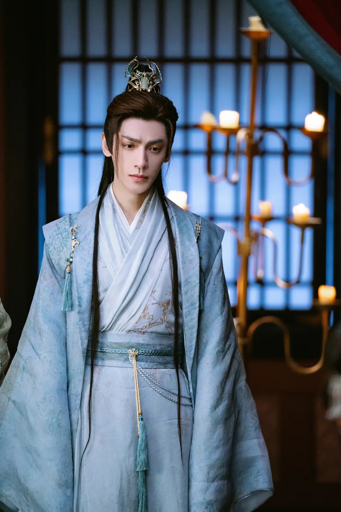 《星落凝成糖》:玄商(陈星旭)《陈情令》:魏无羡(肖战)《周生如故》