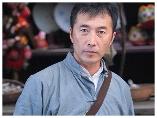 演员郑晓宁49岁再婚,50岁成为父亲,奋斗不认老,碾压年龄赚钱