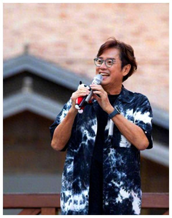 71岁谭咏麟与23岁女网友传绯闻,多日后首次回应|社交媒体|谭咏麟|女