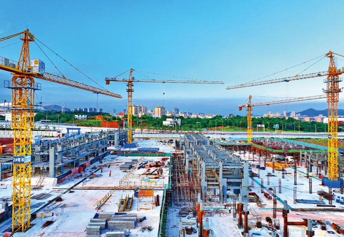 8月5日，江西赣州市蓉江新区一处保障性租赁住房施工现场。图/视觉中国