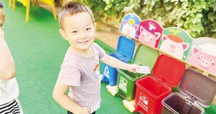 垃圾分类进校园 童心同行助环保